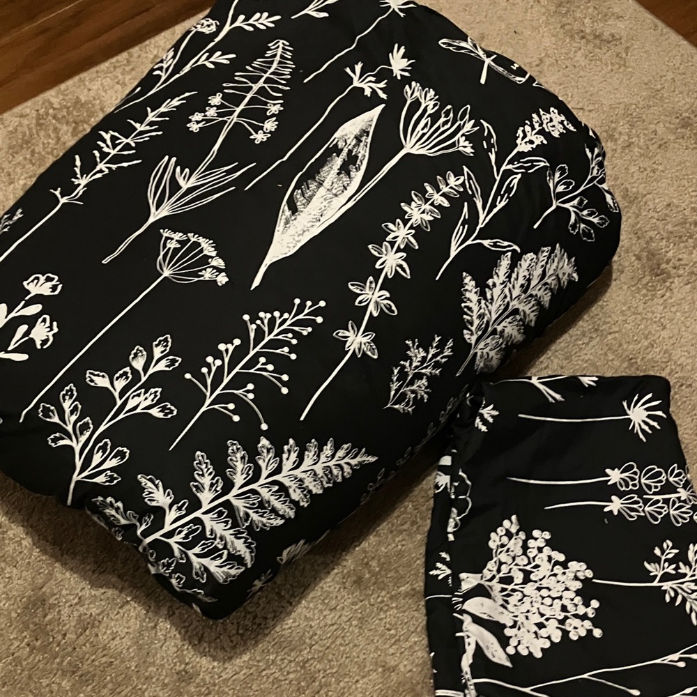 Black and White Botanical Print Bedding Set